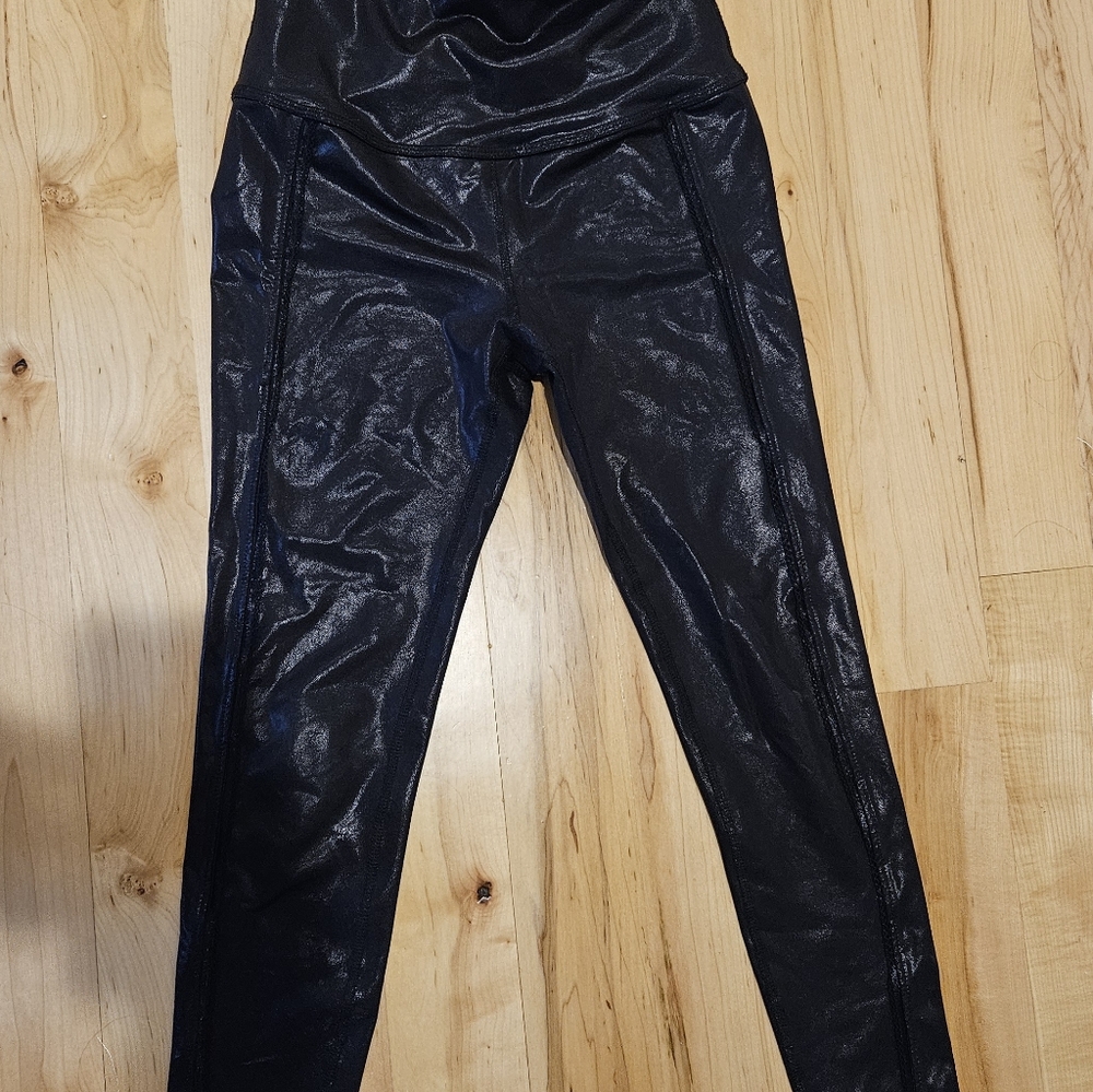 Shiny Black Beyond Yoga Leggings Size Small
